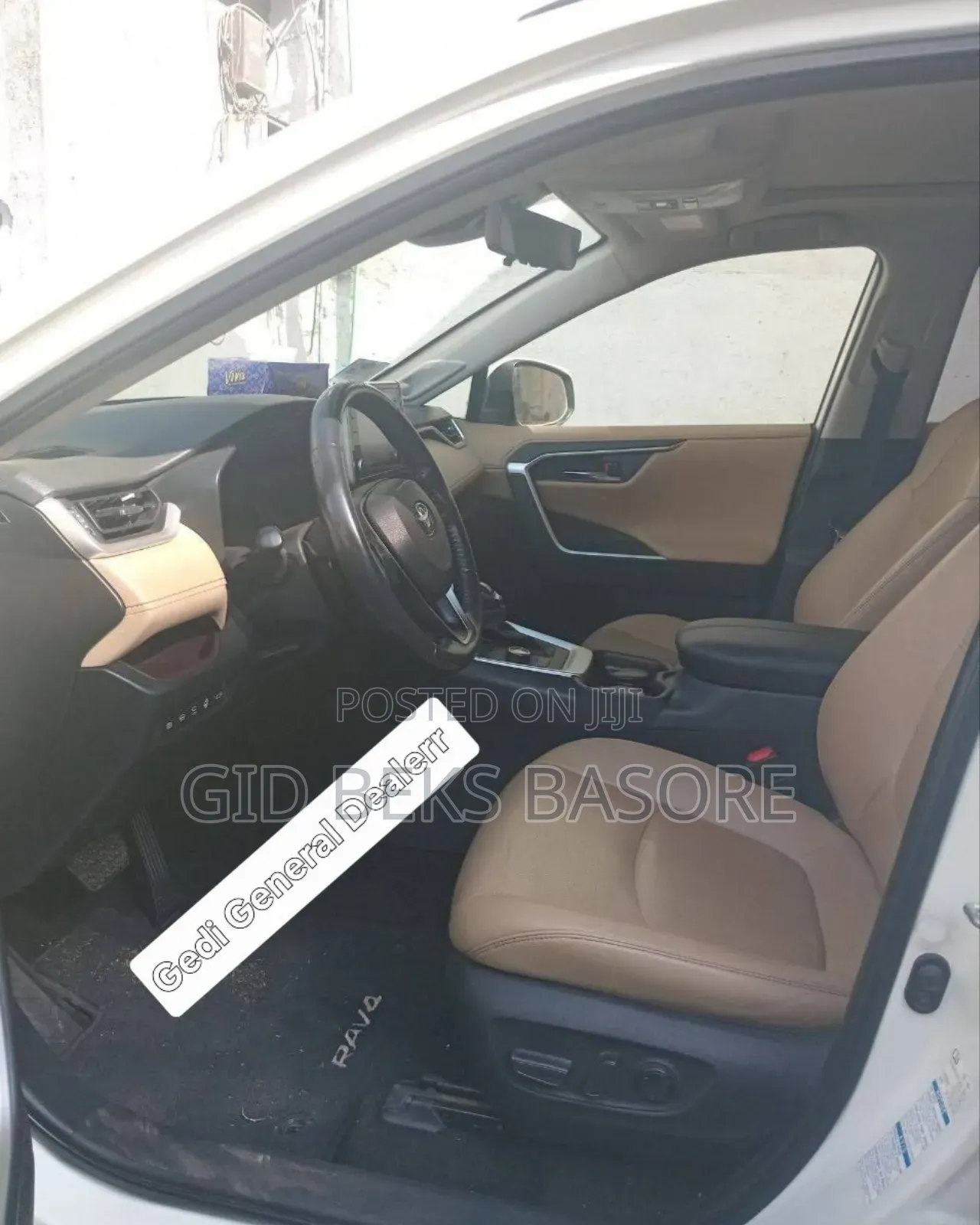 Toyota RAV4 2021 White