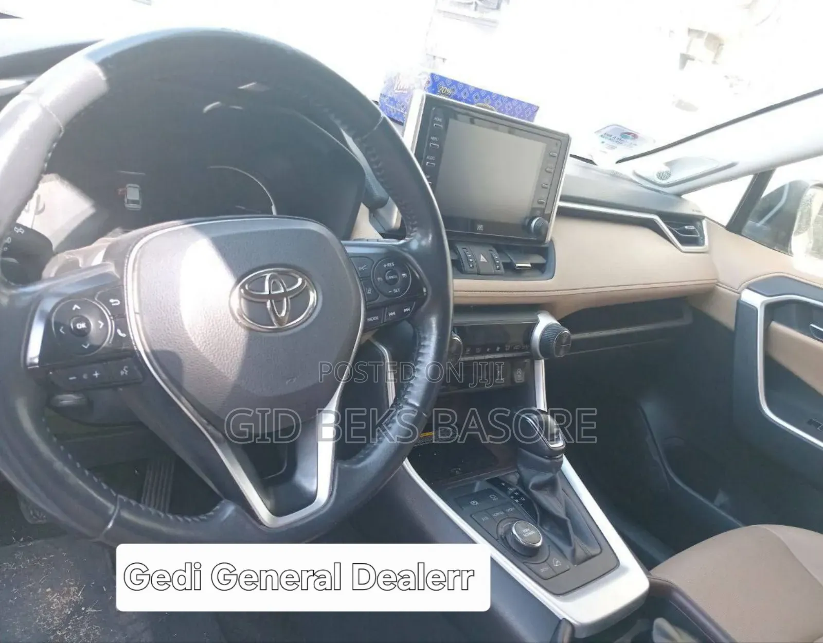 Toyota RAV4 2021 White