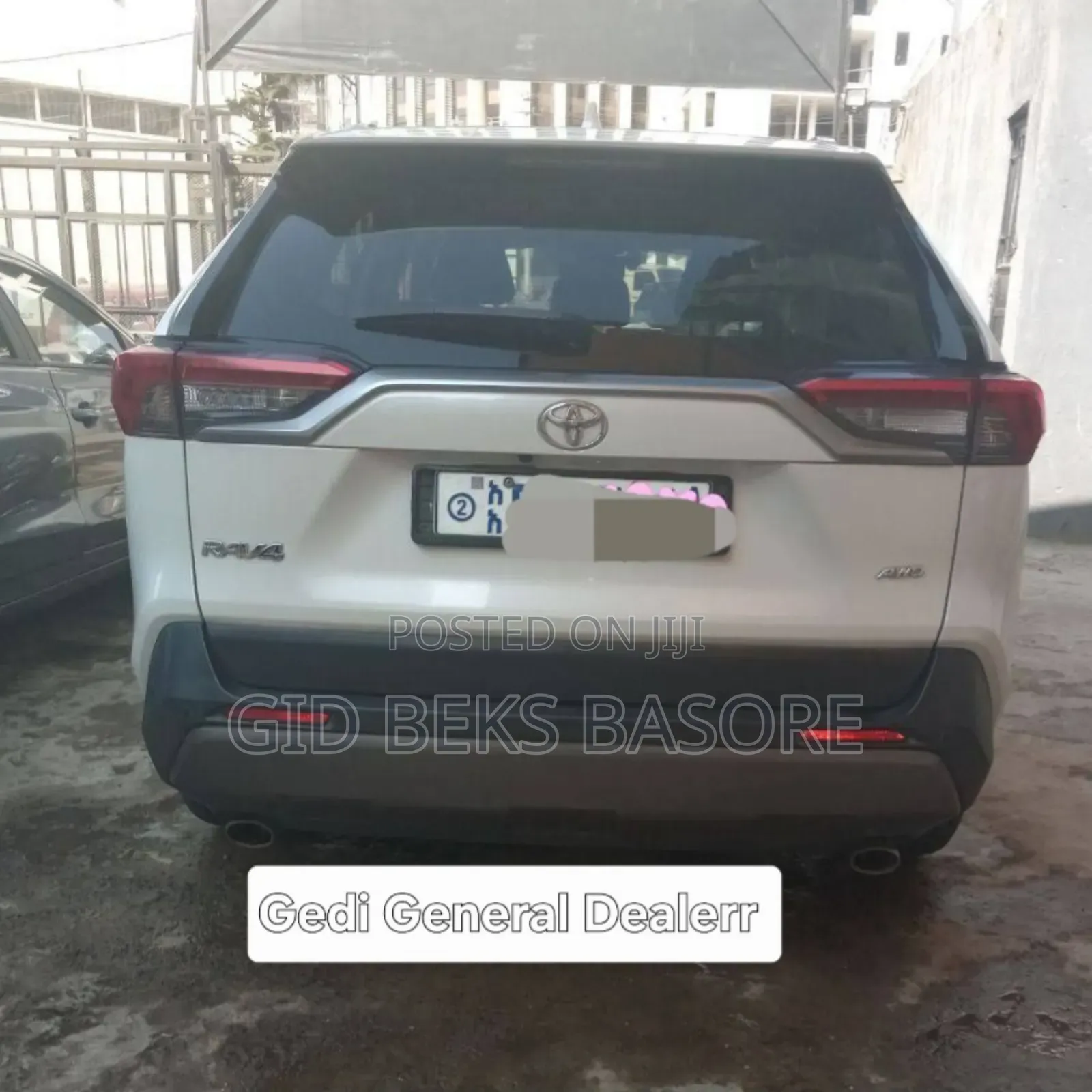Toyota RAV4 2021 White