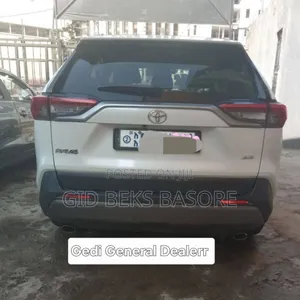Toyota RAV4 2021 White