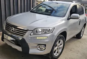 Toyota RAV4 2011 Silver