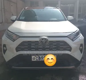 Toyota RAV4 2021 White