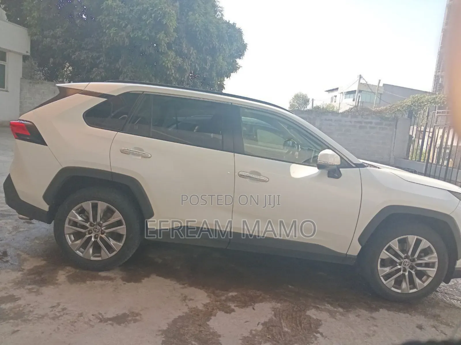 Toyota RAV4 2021 White