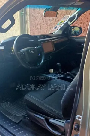 Toyota Hilux 2022 Gray