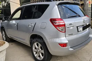 Toyota RAV4 2011 Silver