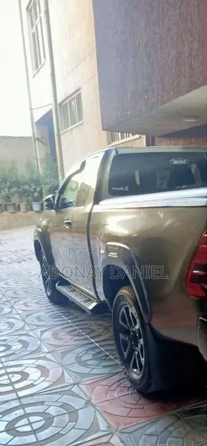 Toyota Hilux 2022 Gray