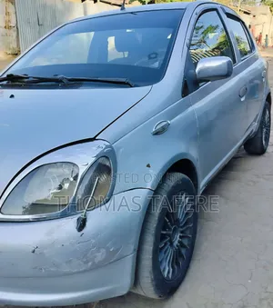 Toyota Vitz 2001 Silver