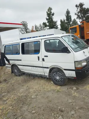 Toyota HiAce 2002 White