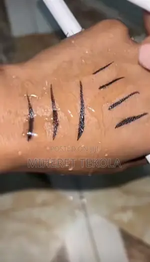 Black Angle Eyeliner