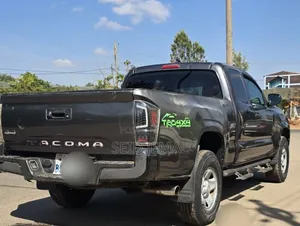 Toyota Tacoma 2018 Gray