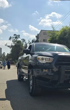 Toyota Tacoma 2018 Gray