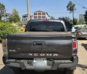 Toyota Tacoma 2018 Gray