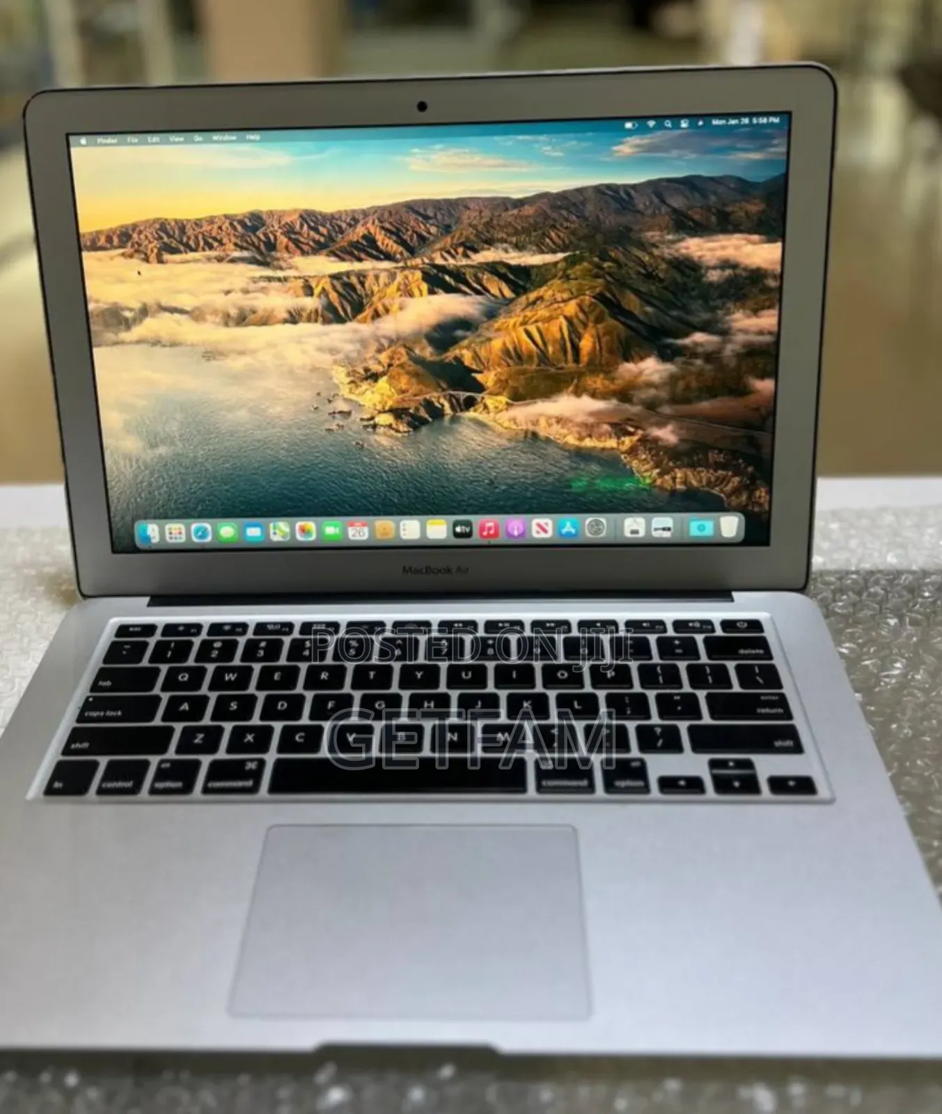 New Laptop Apple MacBook Air 2024 M3 13-Inch 4GB Intel SSD 256GB