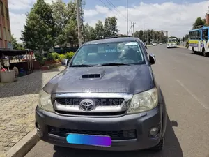 Toyota Hilux 2.5 D-4D 4X4 SRX 2009 Gray