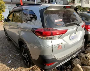 Toyota Rush 2023 Silver