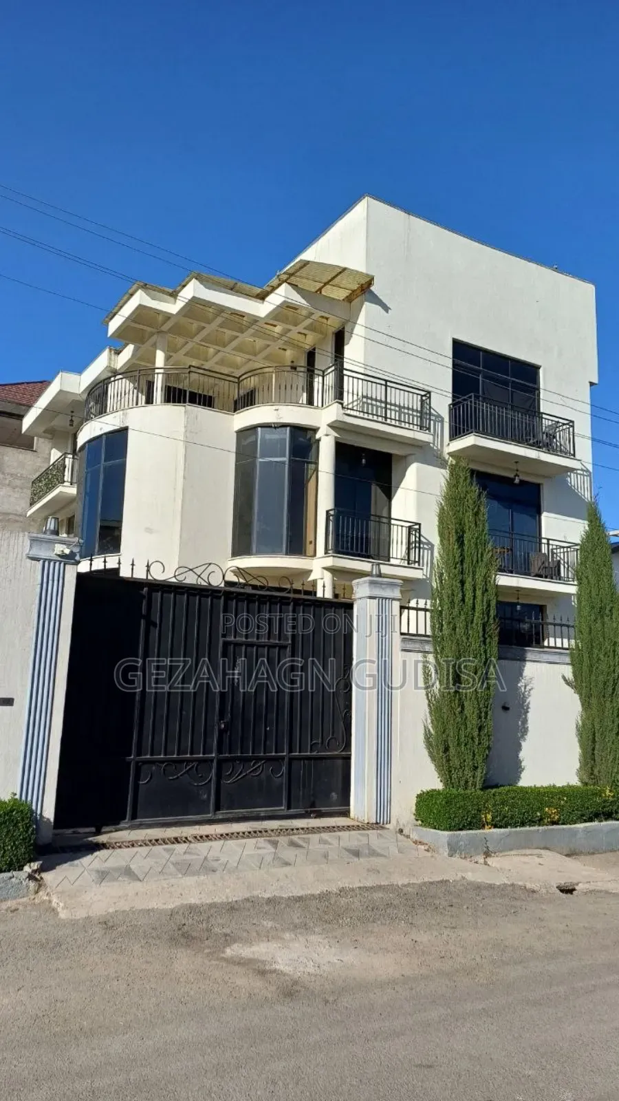 9bdrm Townhouse/Terrace in Bole for sale