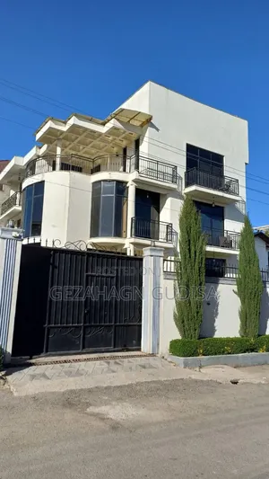 9bdrm Townhouse/Terrace in Bole for sale