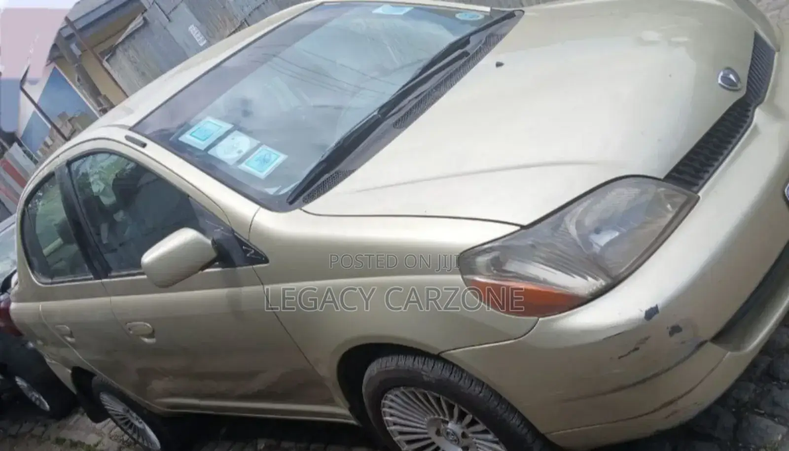 Toyota Platz 2001 Yellow