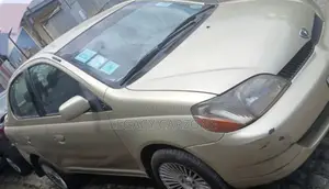 Toyota Platz 2001 Yellow