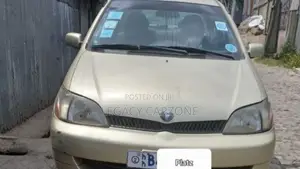 Toyota Platz 2001 Yellow