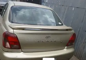 Toyota Platz 2001 Yellow