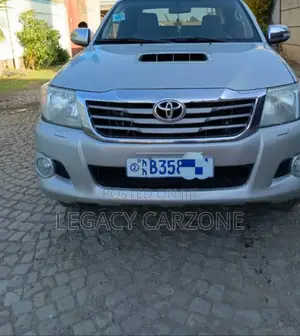 Toyota Hilux 2012 Silver