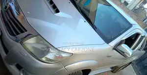 Toyota Hilux 2012 Silver