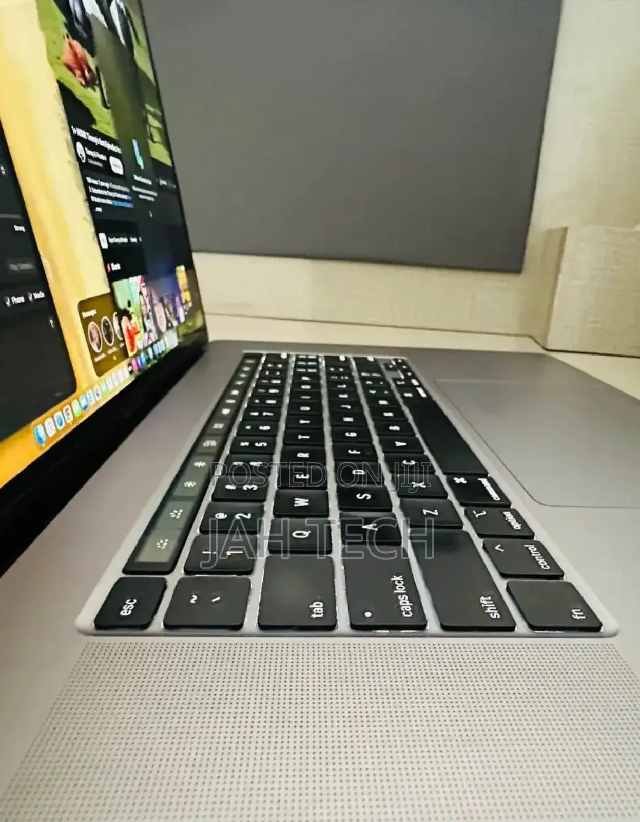 New Laptop Apple MacBook Pro 2019 16GB Intel Core I9 SSD 512GB