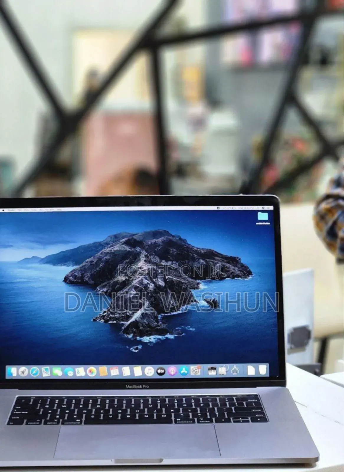 New Laptop Apple MacBook Pro 2019 16GB Intel Core I9 SSD 512GB