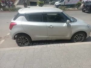 Suzuki Swift 2022 Silver