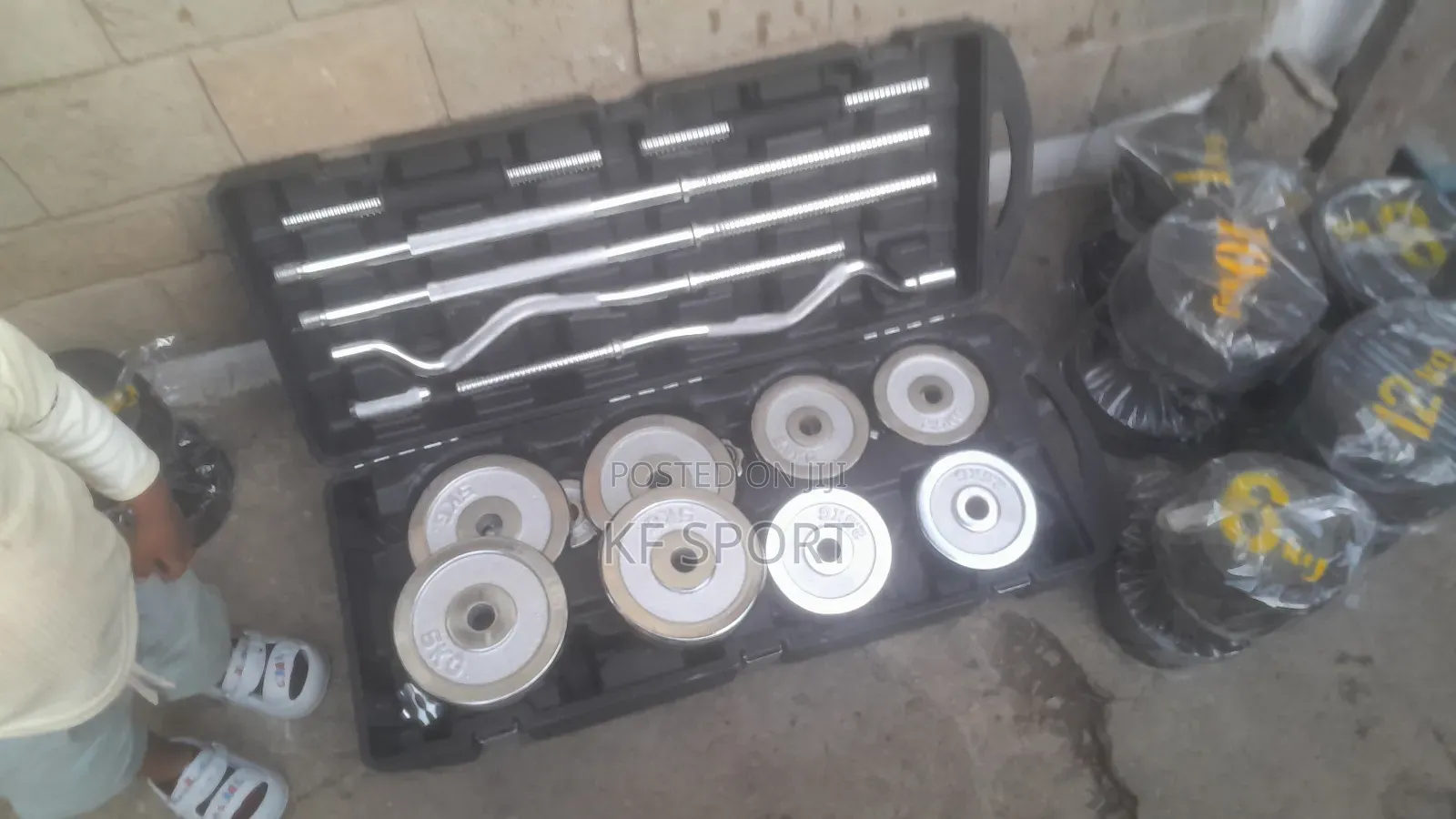 Adjustable Weights, Endless Workouts( Push, Pull, Leg)