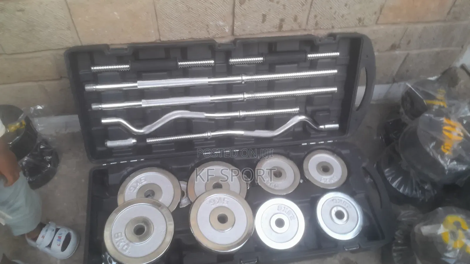 Adjustable Weights, Endless Workouts( Push, Pull, Leg)