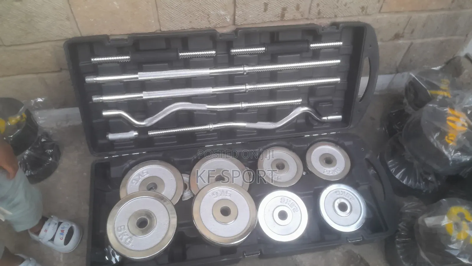 Adjustable Weights, Endless Workouts( Push, Pull, Leg)