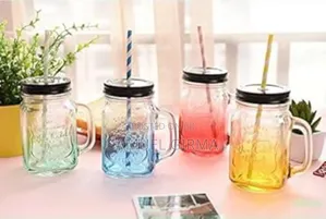 የራሳቸው ስትሮ ያላቸው እጅግ ውብ የሆኑ የጁስ መጠጫ ብርጭቆወች