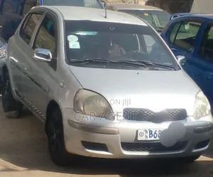 Toyota Vitz 2002 Silver
