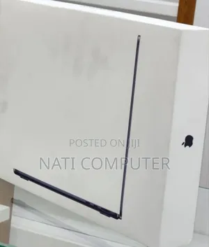 New Laptop Apple MacBook Air 2025 M4 13-Inch 16GB Apple M4 SSD 256GB