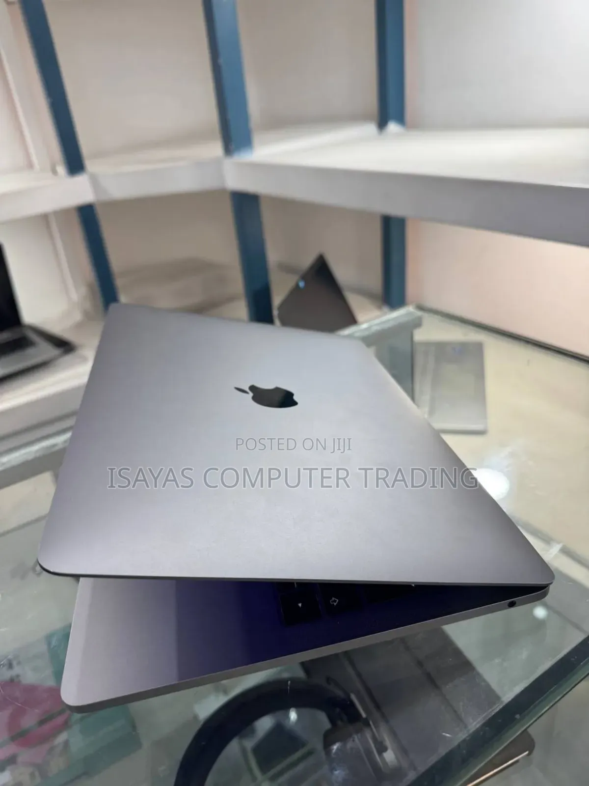 New Laptop Apple MacBook Pro 2017 8GB Intel Core I5 SSD 256GB