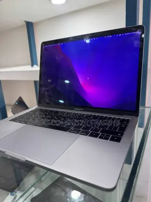 New Laptop Apple MacBook Pro 2017 8GB Intel Core I5 SSD 256GB