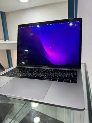 New Laptop Apple MacBook Pro 2017 8GB Intel Core I5 SSD 256GB