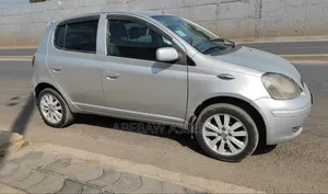 Toyota Vitz 2002 Silver