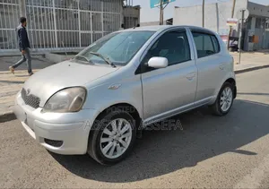Toyota Vitz 2002 Silver