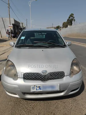 Toyota Vitz 2002 Silver