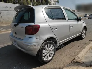 Toyota Vitz 2002 Silver