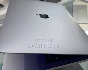 New Laptop Apple MacBook Pro 2017 8GB Intel Core I5 SSD 256GB