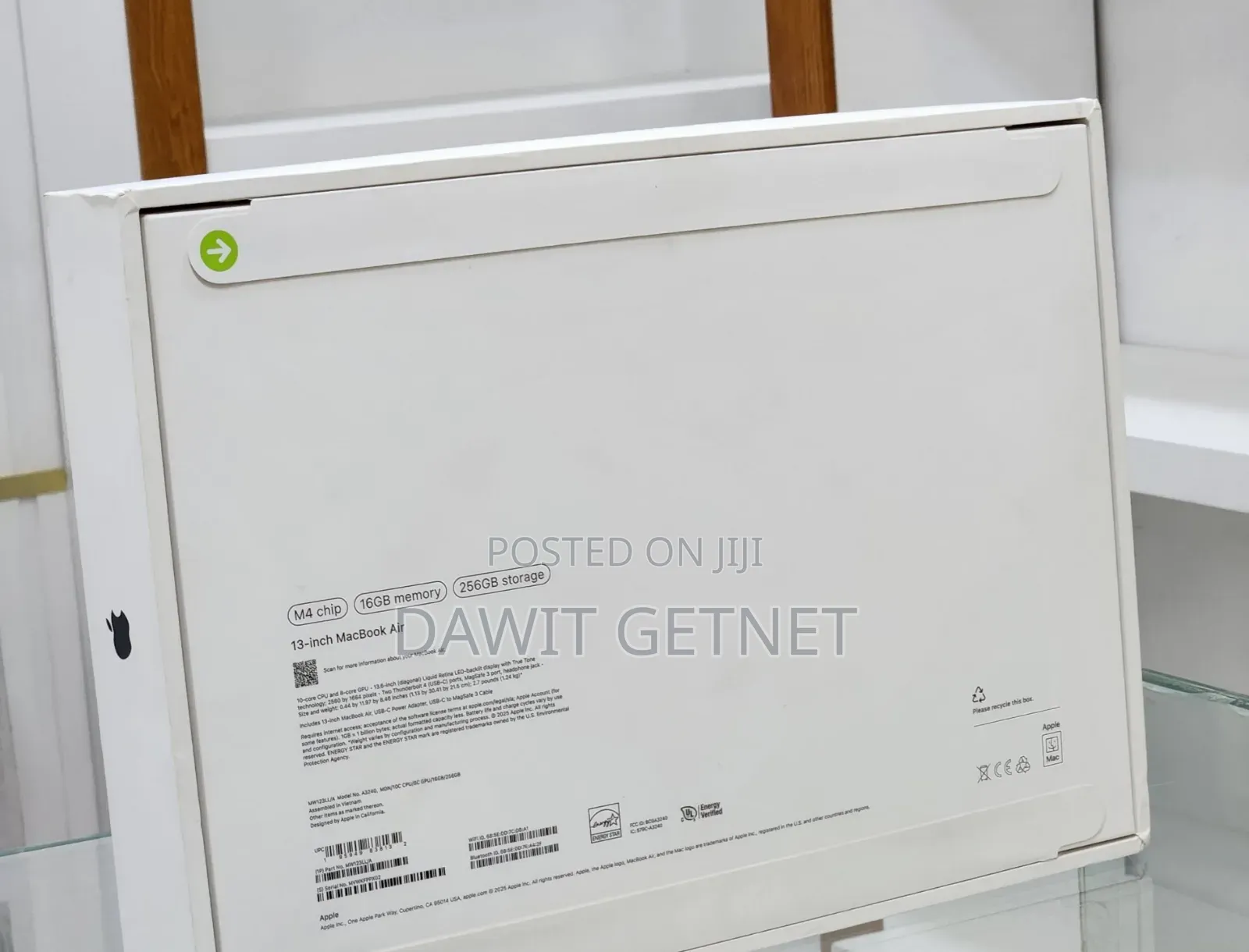 New Laptop Apple MacBook Air 2025 M4 13-Inch 16GB Apple M4 SSD 256GB