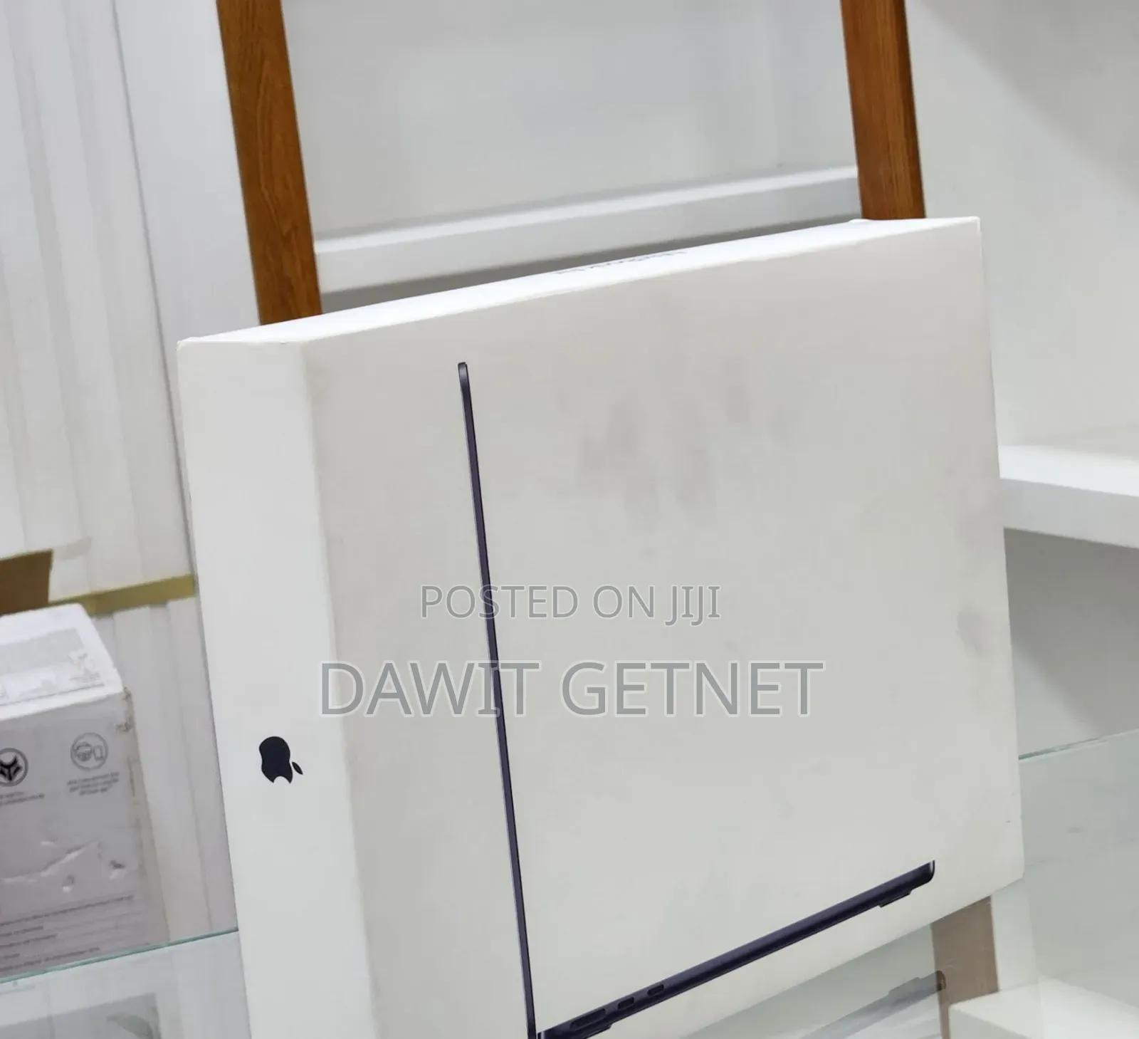 New Laptop Apple MacBook Air 2025 M4 13-Inch 16GB Apple M4 SSD 256GB