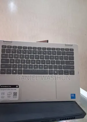 New Laptop HP OmniBook 5 Flip 16GB Intel Core I7 SSD 512GB