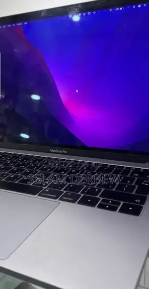 New Laptop Apple MacBook Pro 2017 8GB Intel Core I5 SSD 256GB