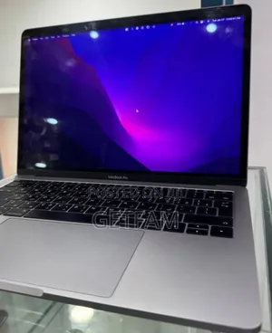 New Laptop Apple MacBook Pro 2017 8GB Intel Core I5 SSD 256GB