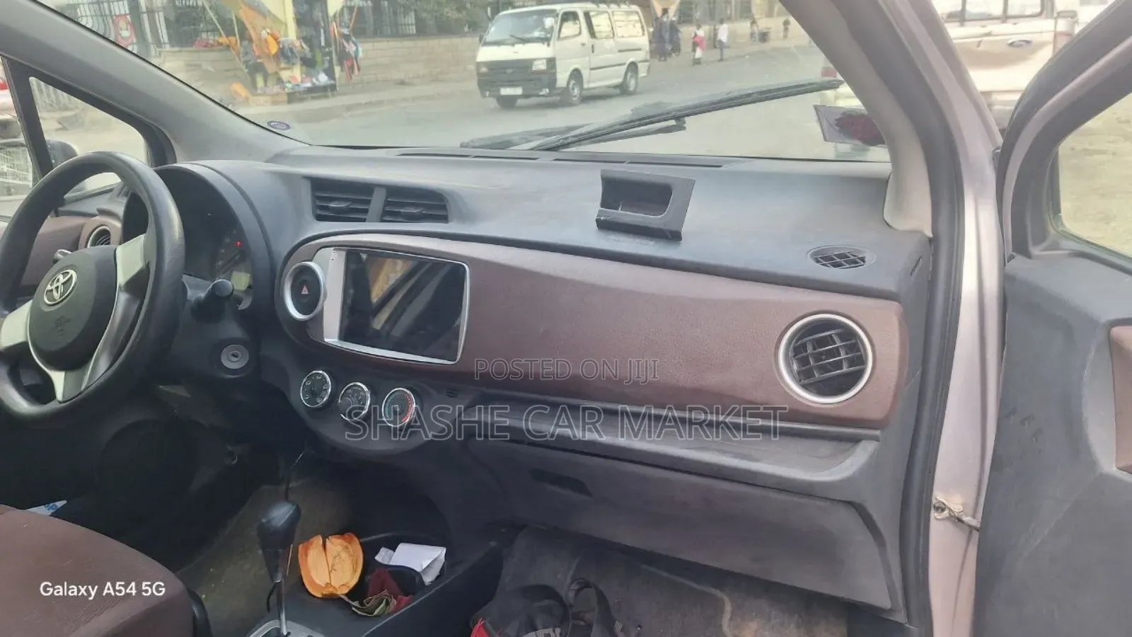 Toyota Yaris 2012 Silver